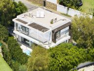 Villa for sale in Arboleda, Estepona