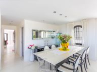 Penthouse for sale in Coto Real, Marbella Golden Mile