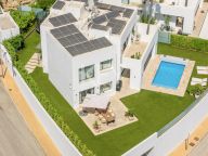 Villa for sale in Atalaya Fairways, Benahavis