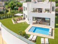 Villa for sale in Atalaya Fairways, Benahavis