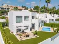 Villa for sale in Atalaya Fairways, Benahavis