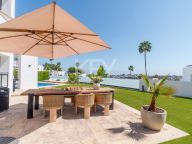 Villa for sale in Atalaya Fairways, Benahavis