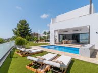 Villa for sale in Atalaya Fairways, Benahavis