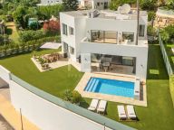 Villa for sale in Atalaya Fairways, Benahavis
