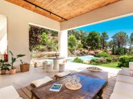 Villa for sale in El Madroñal, Benahavis
