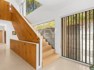 Villa en venta en El Madroñal, Benahavis