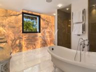 Villa en venta en Nueva Andalucia