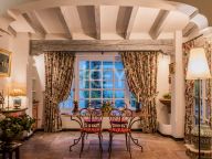 Villa for sale in Benahavis