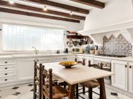 Villa for sale in Benahavis