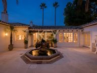 Villa for sale in Benahavis