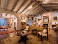 Villa for sale in Benahavis