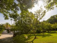 Villa for sale in Benahavis