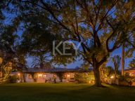 Villa for sale in Benahavis