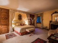 Villa for sale in Benahavis