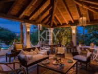 Villa for sale in Benahavis