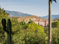 Villa for sale in Benahavis