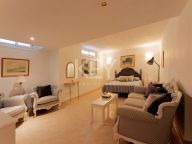 Villa en venta en El Herrojo, Benahavis