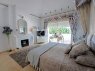 Villa en venta en El Herrojo, Benahavis