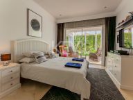 Villa en venta en El Herrojo, Benahavis