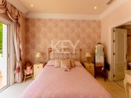 Villa en venta en El Herrojo, Benahavis