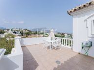 Villa en venta en El Herrojo, Benahavis