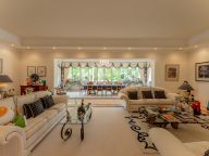 Villa en venta en El Herrojo, Benahavis