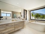 Villa for sale in Las Lomas de Nueva Andalucia, Nueva Andalucia
