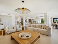 Villa for sale in Las Lomas de Nueva Andalucia, Nueva Andalucia