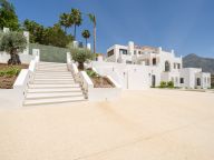 Villa for sale in Las Lomas de Nueva Andalucia, Nueva Andalucia