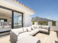 Villa for sale in Las Lomas de Nueva Andalucia, Nueva Andalucia