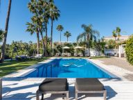 Villa for sale in Nueva Andalucia