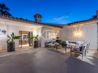 Villa for sale in Nueva Andalucia