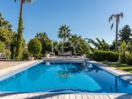 Villa for sale in Nueva Andalucia