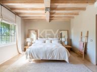 Villa for sale in Nueva Andalucia