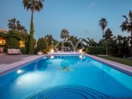 Villa for sale in Nueva Andalucia