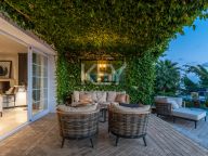 Villa for sale in Nueva Andalucia