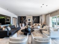 Villa for sale in Nueva Andalucia