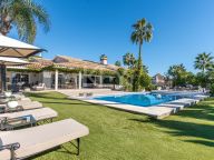 Villa for sale in Nueva Andalucia