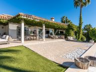 Villa for sale in Nueva Andalucia