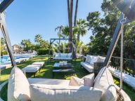 Villa for sale in Nueva Andalucia