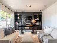 Villa for sale in Nueva Andalucia