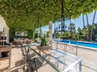 Villa for sale in Nueva Andalucia