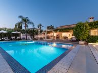 Villa for sale in Nueva Andalucia