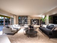 Villa for sale in Nueva Andalucia