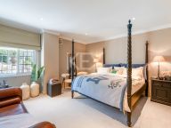 Villa for sale in Nueva Andalucia