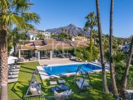 Villa for sale in Nueva Andalucia