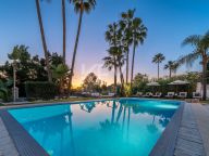 Villa for sale in Nueva Andalucia