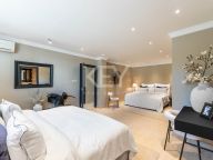 Villa for sale in Nueva Andalucia