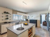 Villa for sale in Nueva Andalucia