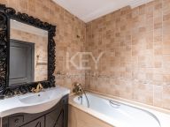 Villa for sale in Nueva Andalucia